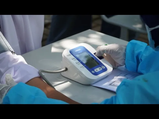 Vérnyomásmérés prevenciós szűrőprogramon, szakember közreműködésével